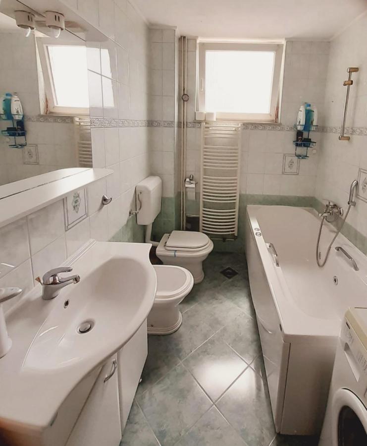 Spacious 80M2 Apartment In The Center Ljubuški Buitenkant foto